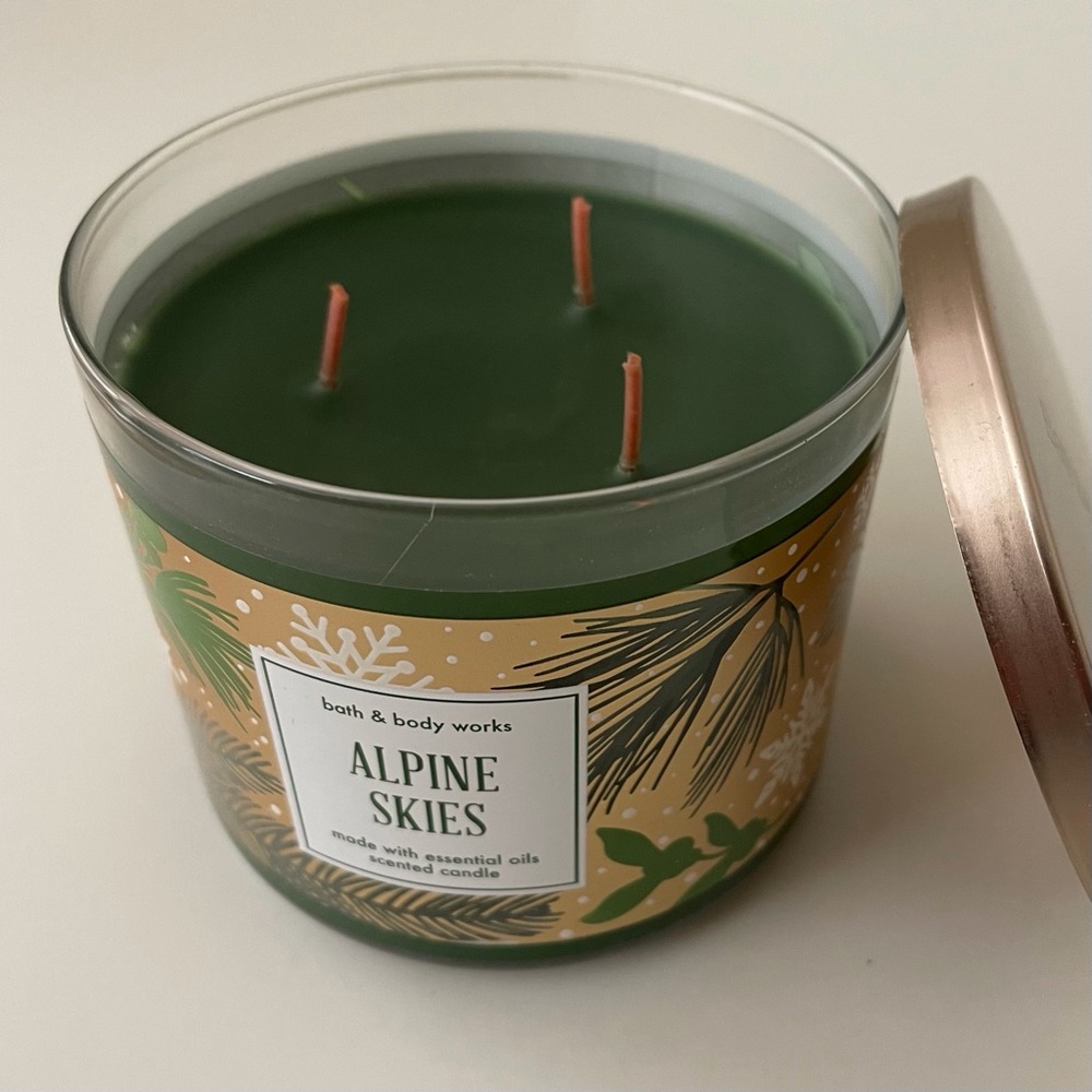 Bath & Body Works Alpine Skies Three Wick Scented Candle - Picture 4 of 9